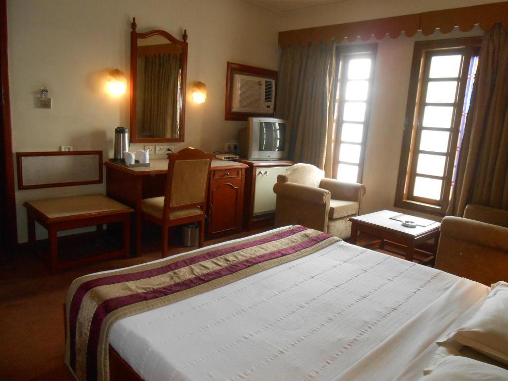 Pradeep Hotel 3*