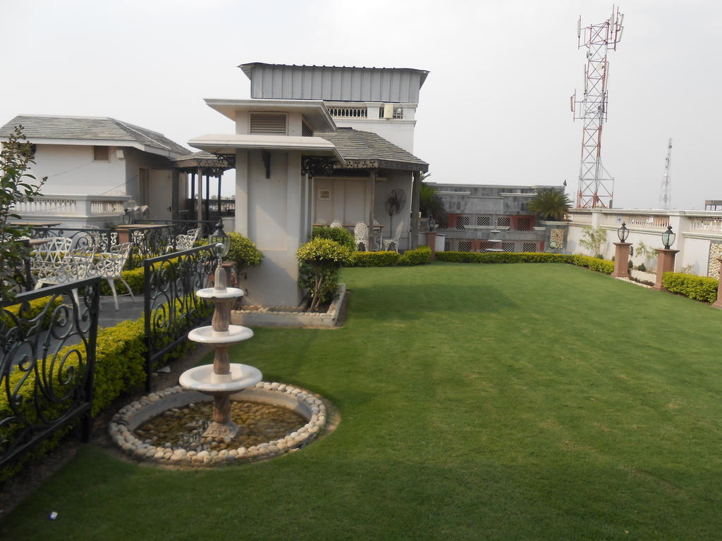 Pradeep Hotel Varanasi
